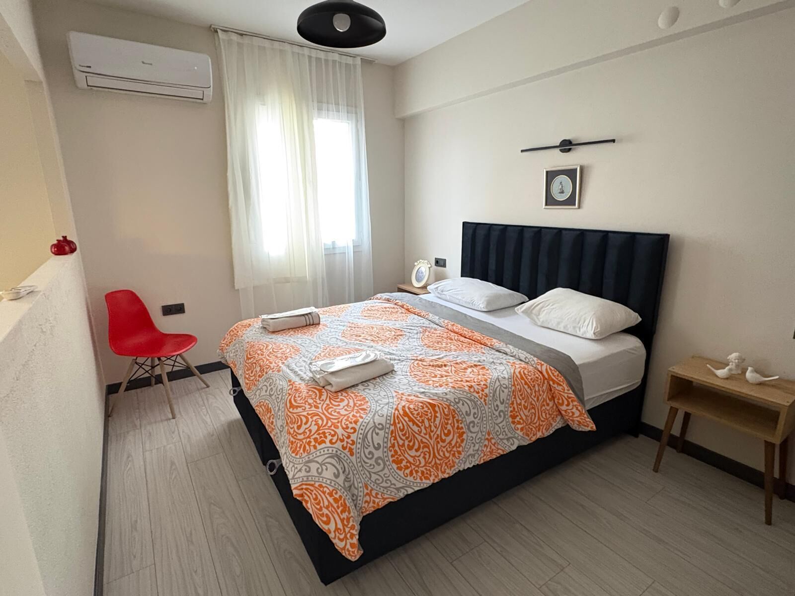 Apartamento básico, 1 cama doble, no fumadores | Minibar, mobiliario individual, sistema de insonorización