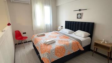 Apartamento básico, 1 cama doble, no fumadores | Minibar, mobiliario individual, sistema de insonorización