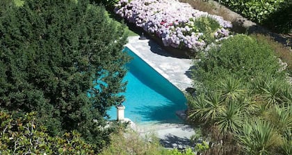 The Romantic Suites & Garden Guest House - Adults Only