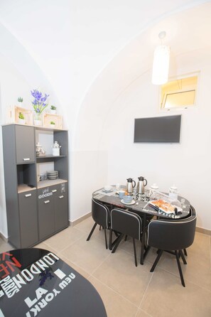 Daily buffet breakfast (EUR 5 per person) - Chiaia Suites (Naples)