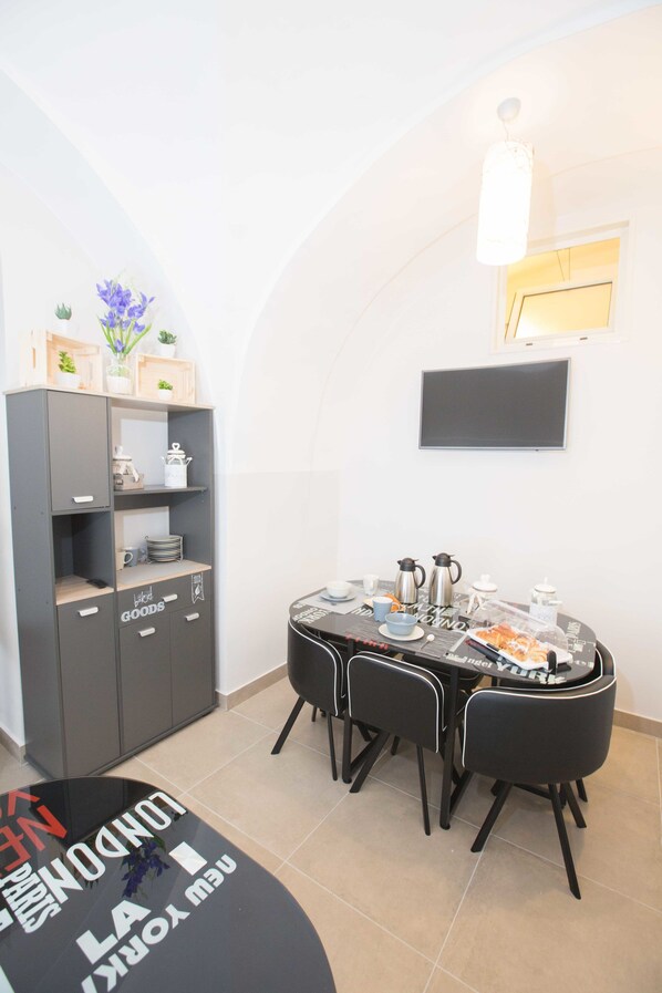 Daily buffet breakfast (EUR 5 per person) - Chiaia Suites (Naples)