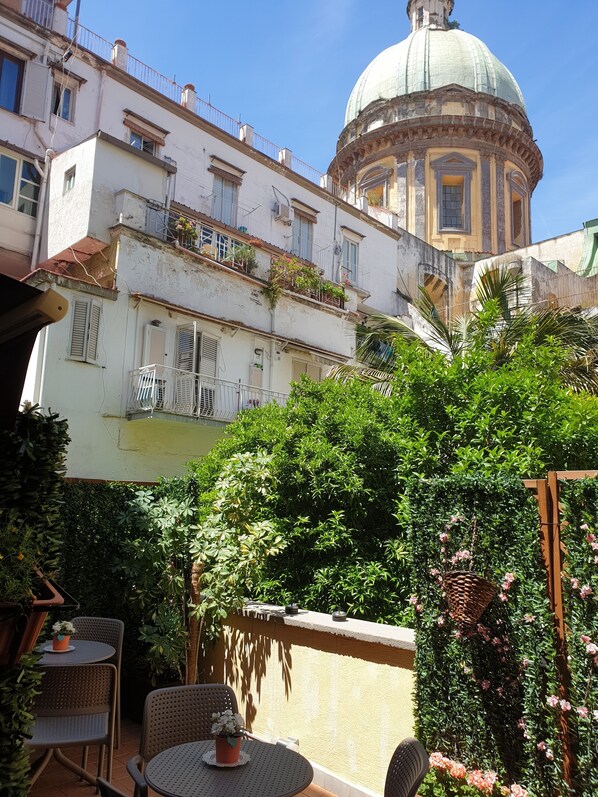 Deluxe Double Room, Terrace | Courtyard view - Chiaia Suites (Naples)