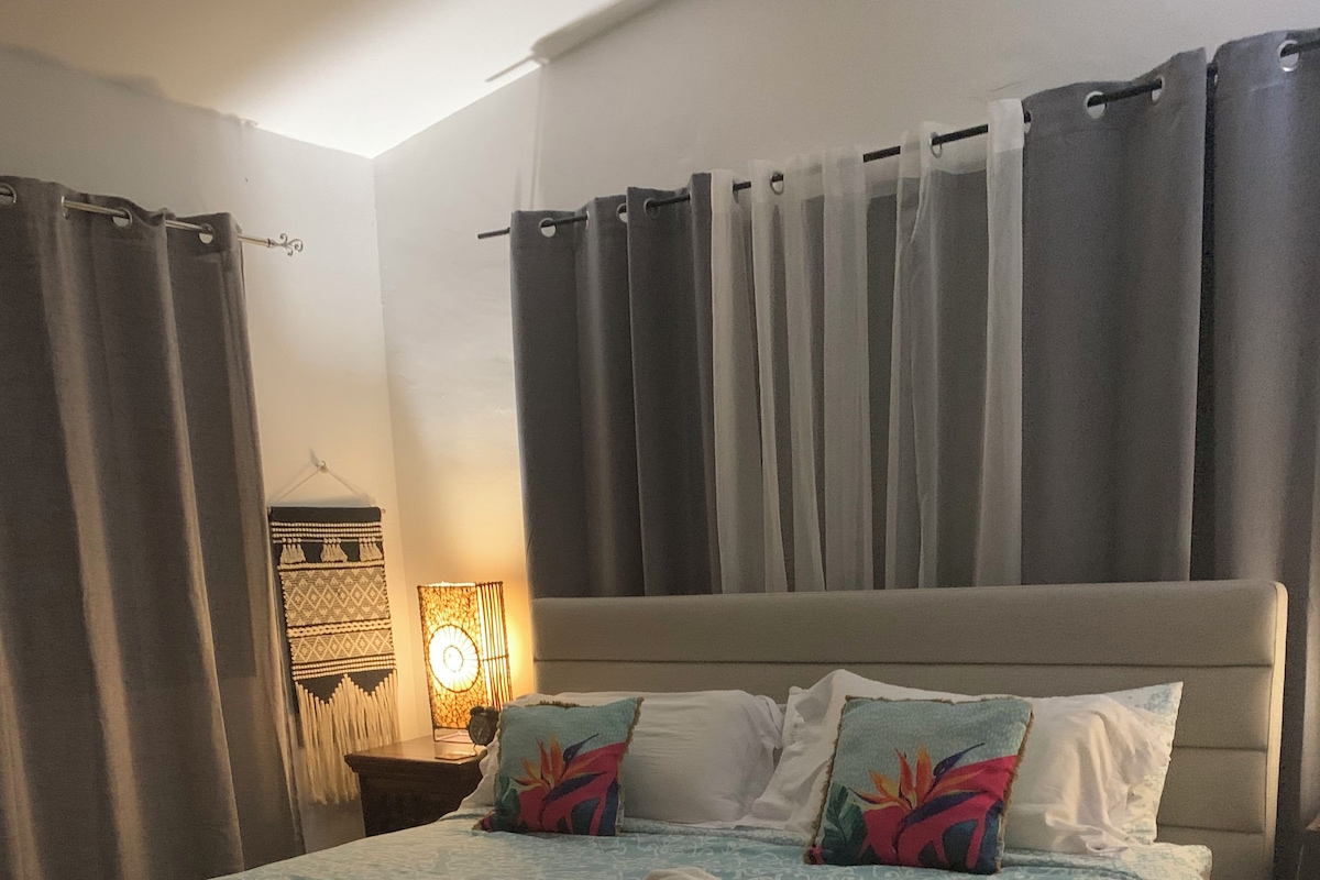 Ropa de cama de alta calidad y cortinas blackout