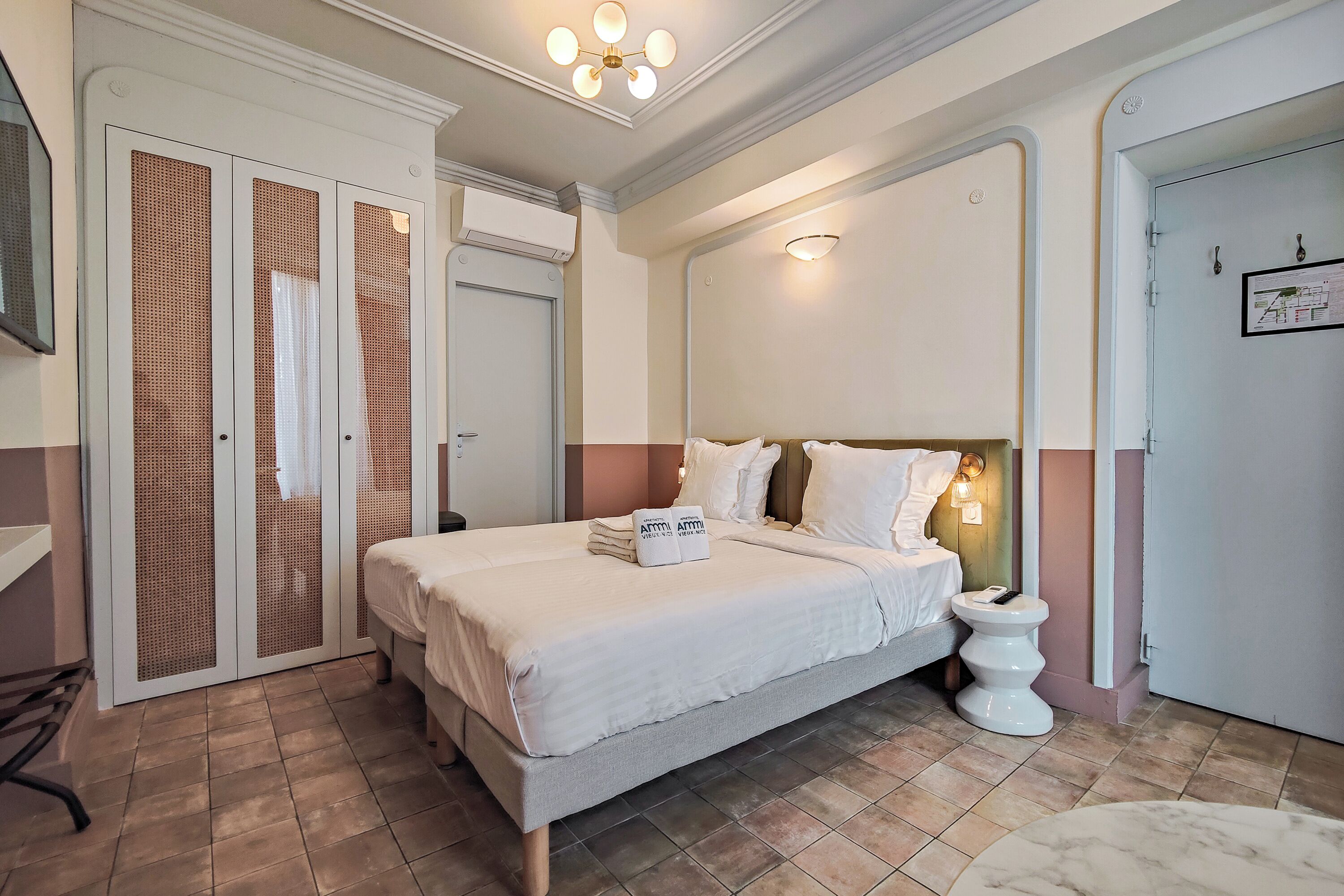 Studio Standard Plus | Hochwertige Bettwaren, Zimmersafe, schallisolierte Zimmer