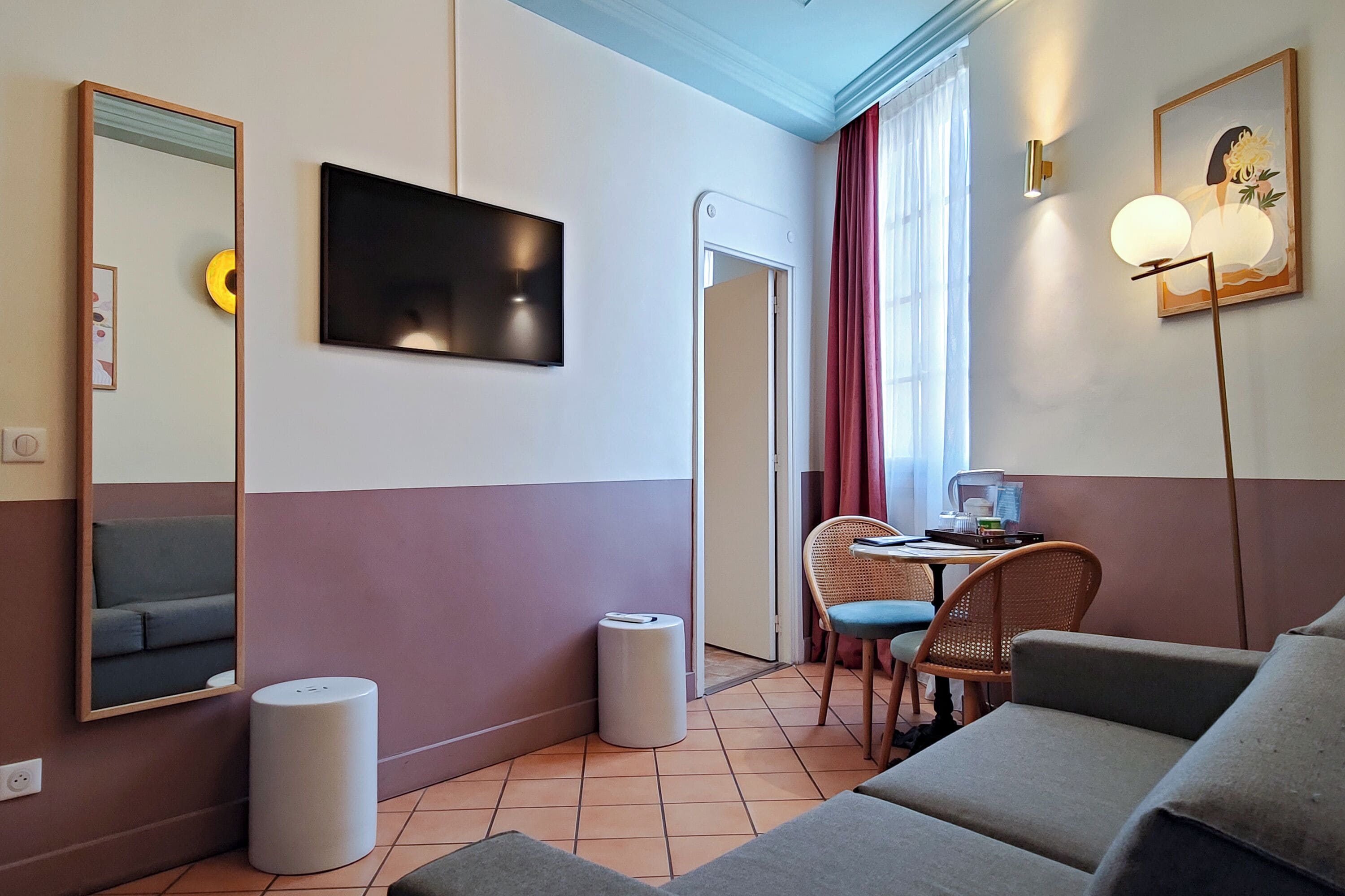 appartement balcon avec douche/baignoire | living area | smart tv, netflix, toys, streaming services