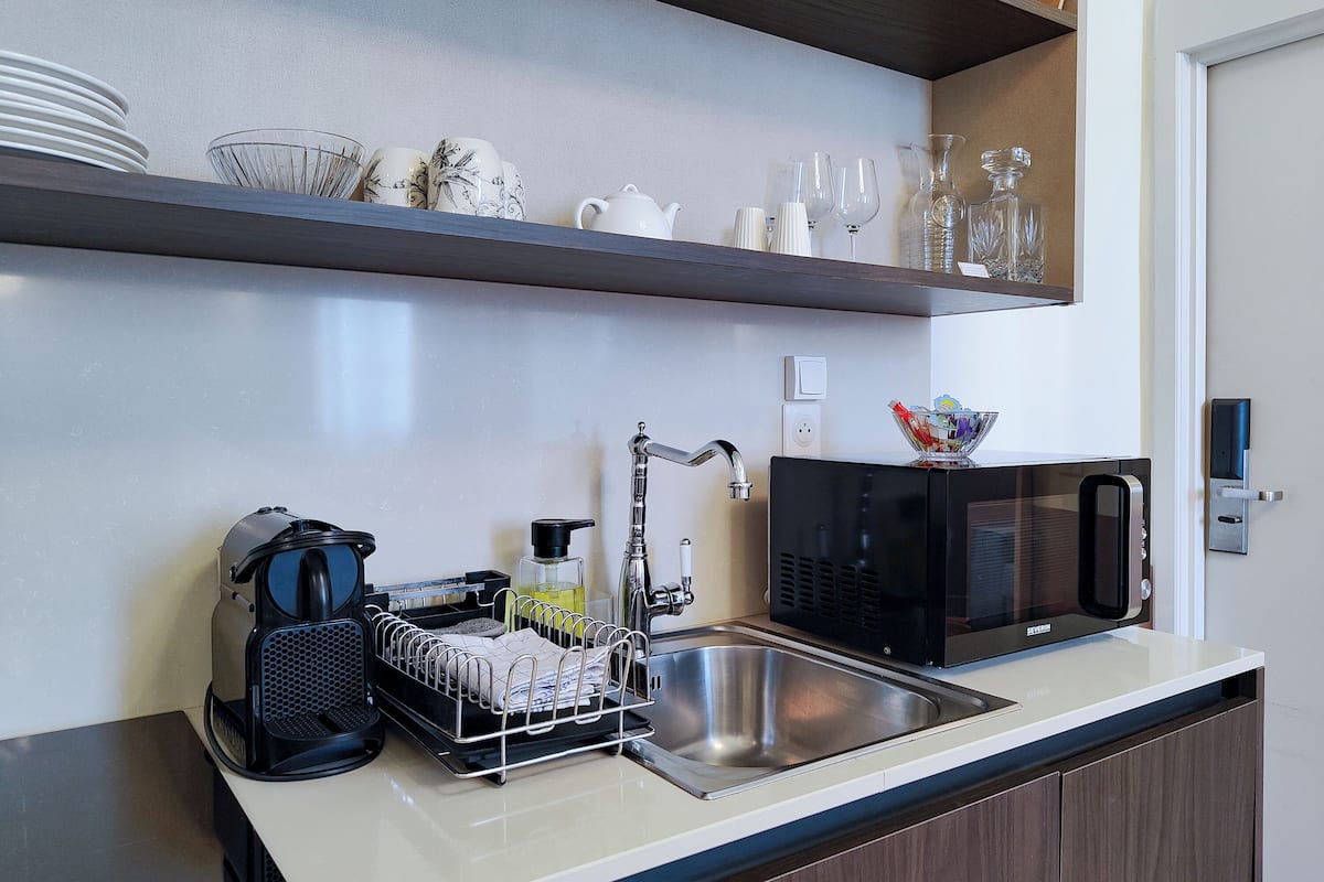 appartement balcon avec douche/baignoire | private kitchen | mini-fridge, microwave, espresso maker, coffee/tea maker