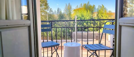 Appartement balcon avec douche/baignoire | Balcony view