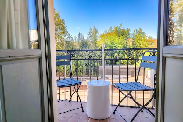 Appartement balcon avec douche/baignoire | Vue depuis le balcon