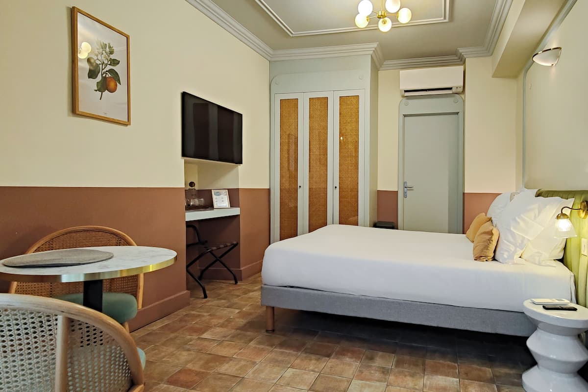 Studio Standard Plus | Luxe beddengoed, een kluis op de kamer, geluiddichte muren