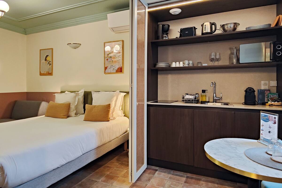 Studio Supérieur 19m² - Côté cour | 高档床上用品、客房内保险箱、隔音、熨斗/熨板