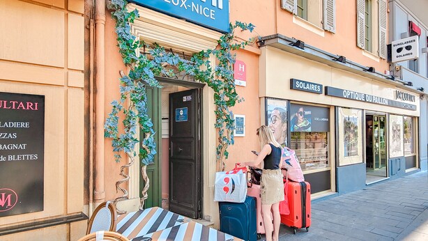 A hotel entrance with a sign reading "Ammi Vieux-Nice" and a nearby "Soleares" store. - Hotel Aparthotel AMMI Vieux Nice (Nice)