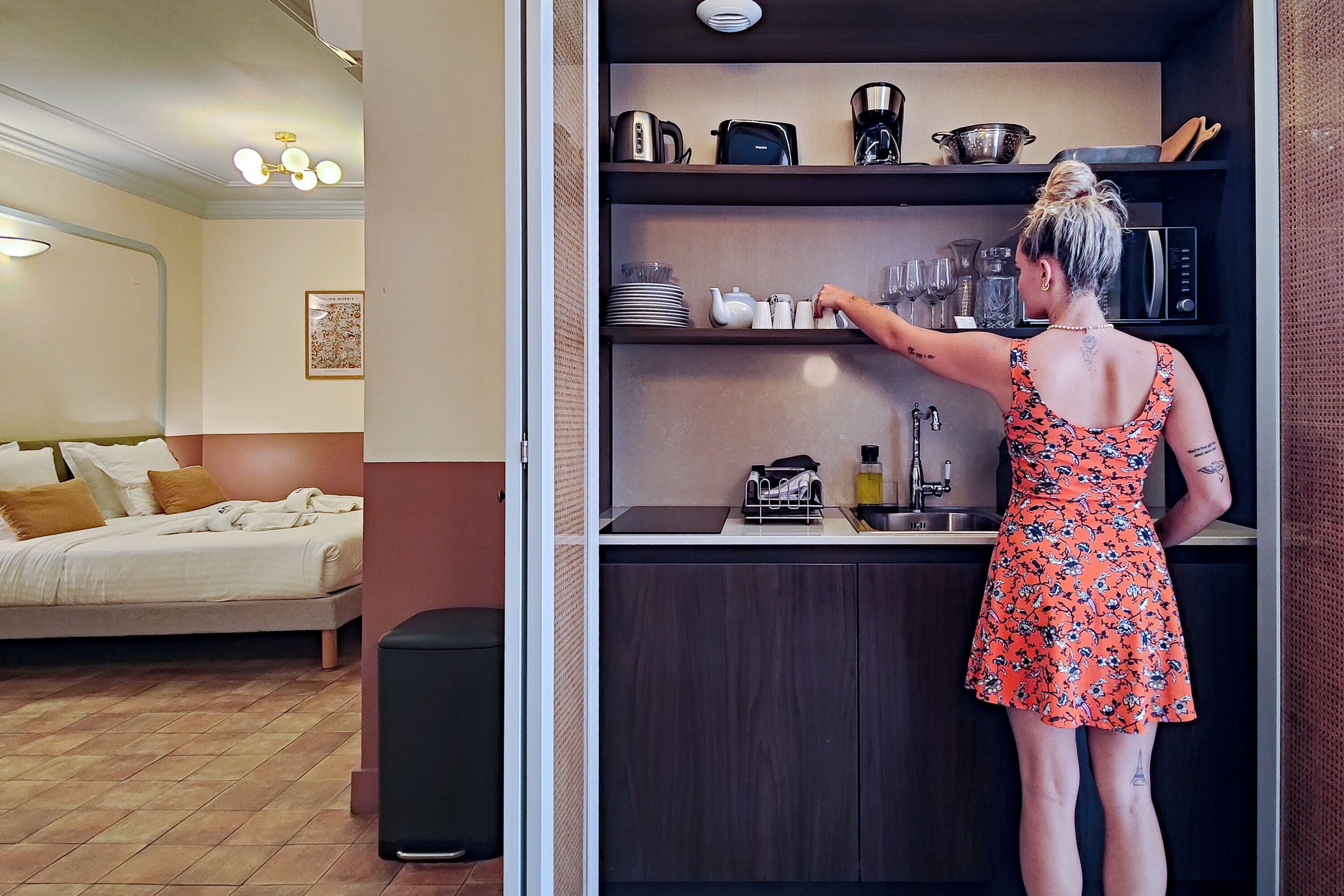 executive studio, balcony | private kitchen | mini-fridge, microwave, espresso maker, coffee/tea maker