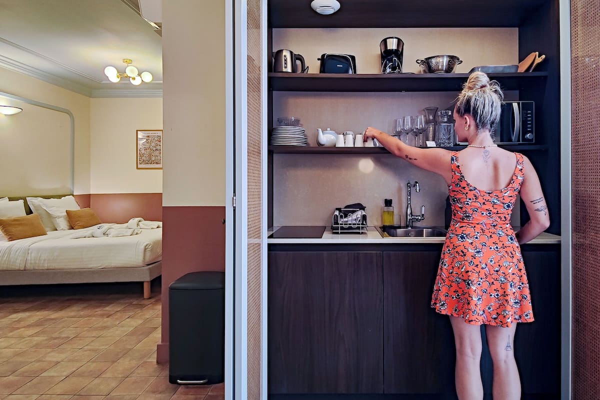 executive studio, balcony | private kitchen | mini-fridge, microwave, espresso maker, coffee/tea maker