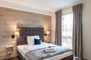 Escrivaninha, Wi-Fi de cortesia, roupa de cama