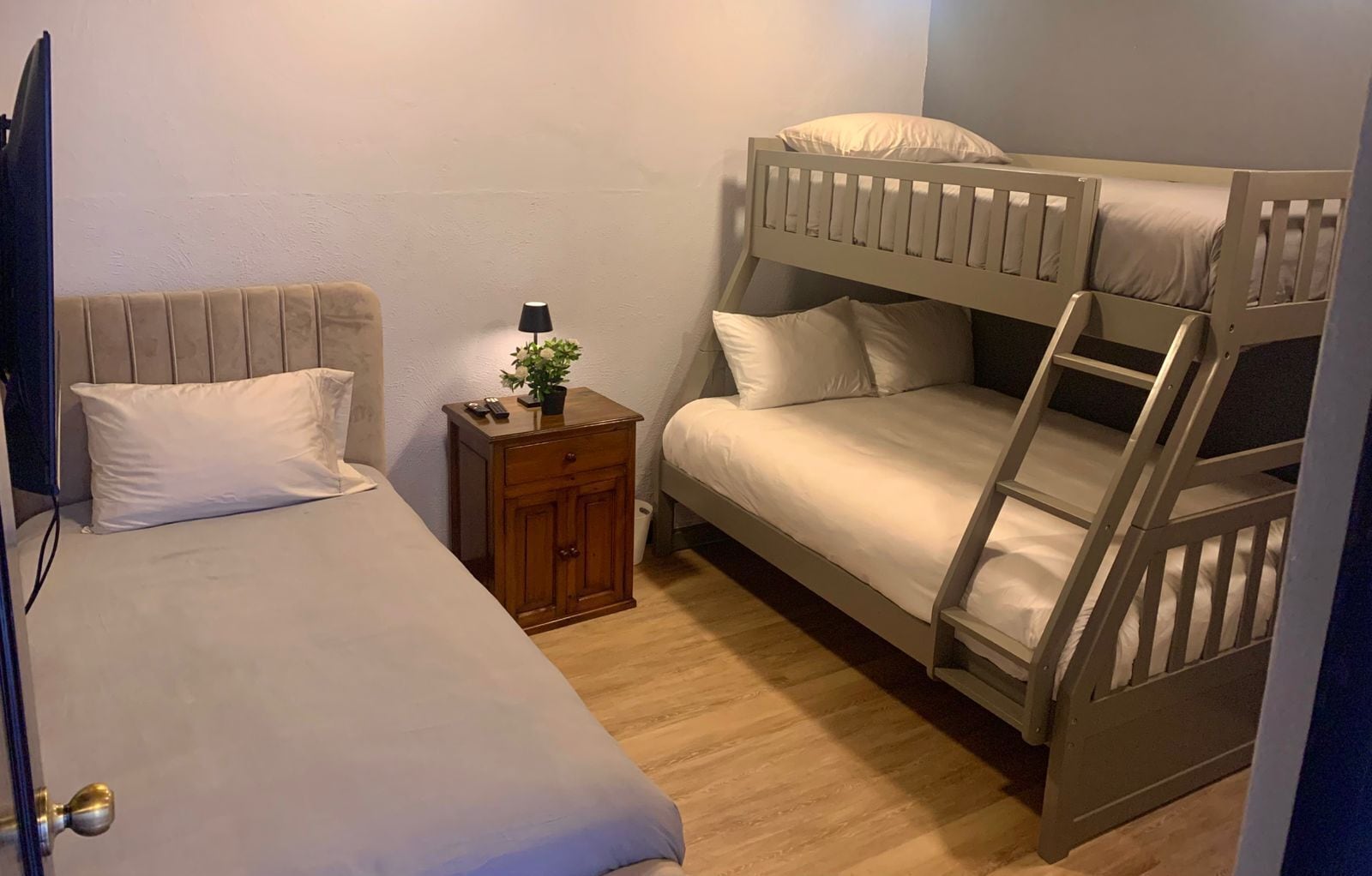Ameublement personnalisé, Wi-Fi gratuit, draps fournis