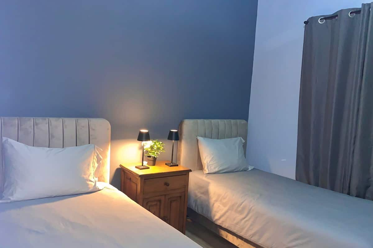 Three-Bedroom House | 1 sovrum, unika möbler, gratis wi-fi och sängkläder