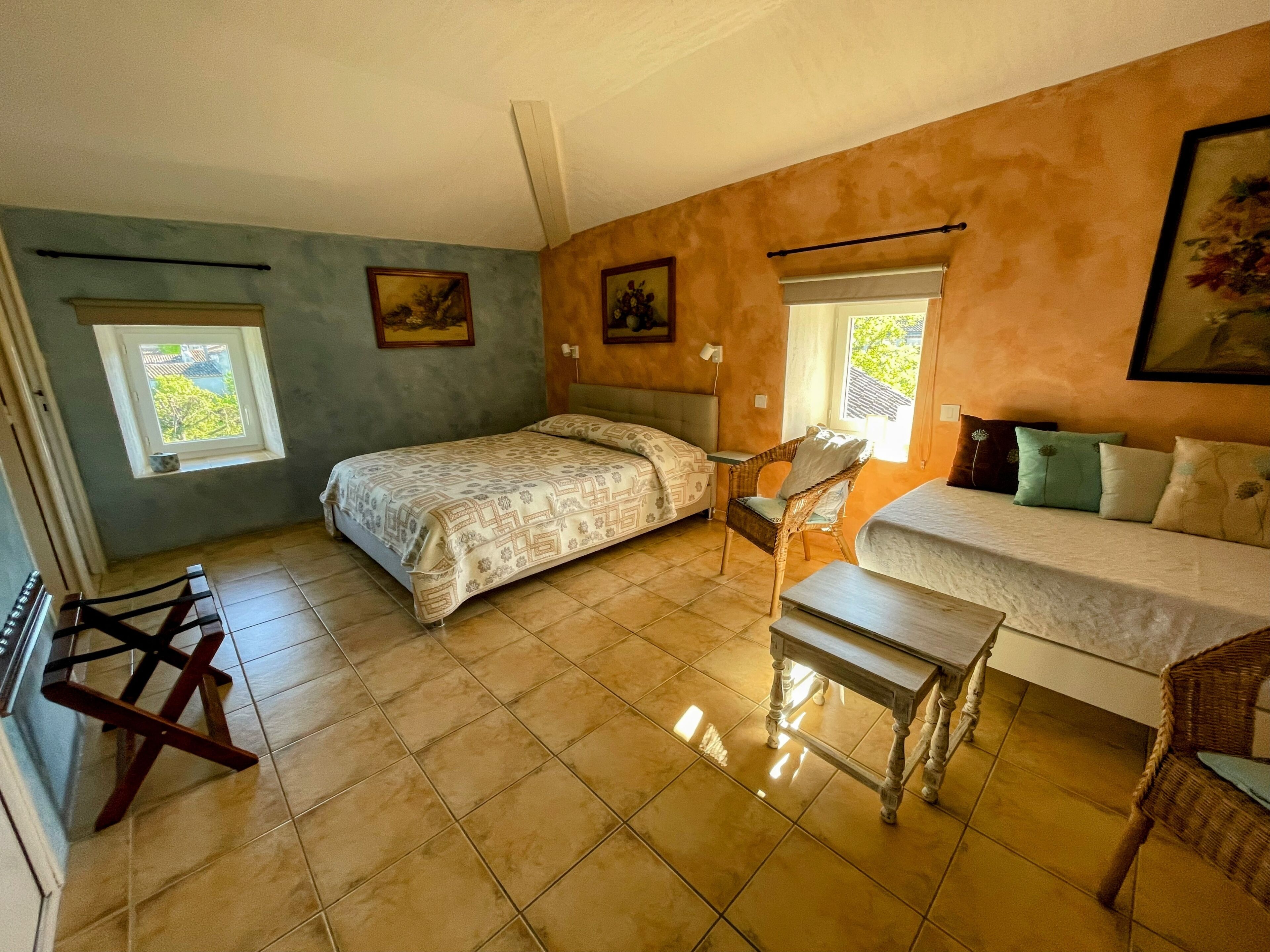 ห้องคอมฟอร์ททริปเปิล | เครื่องนอนระดับพรีเมียม, โต๊ะทำงาน, ผ้าม่านกันแสง, Wi-Fi ฟรี