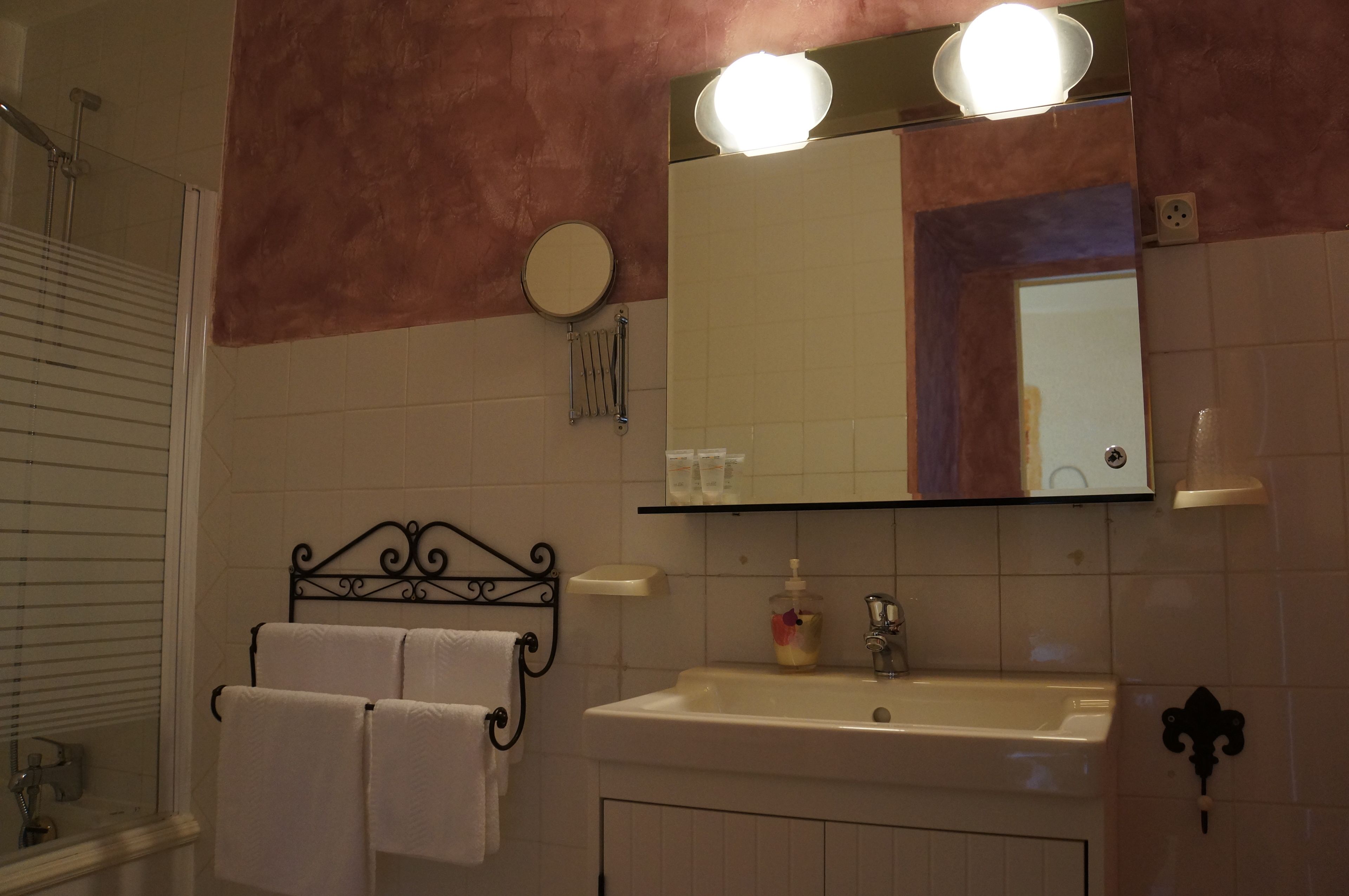 classic double room | bathroom | free toiletries, hair dryer, towels