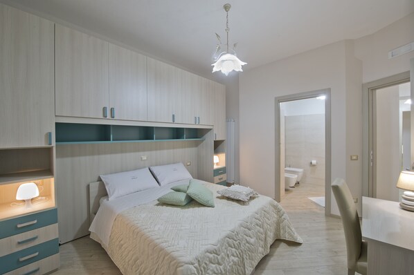 Comfort Triple Room | Minibar, desk, rollaway beds, free WiFi