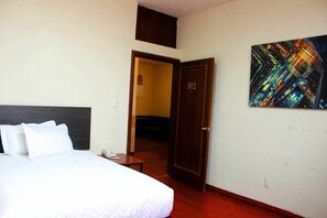 Habitación doble, 1 cama matrimonial | Tabla de planchar con plancha y wifi gratis
