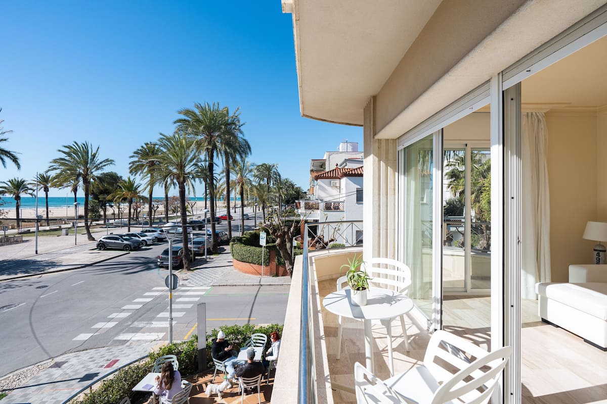Apartamento Quintuple, vistas al mar (5 adultos) | 1 dormitorio, edredones de plumas, caja fuerte y escritorio