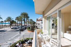 Leilighet, 1 soverom, sjøutsikt (Apartment 1 bedroom sea view 5 adults) | Dundyner, safe på rommet, skrivebord og blendingsgardiner