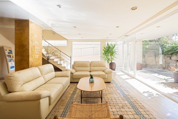 Reception - Marea Aparthotel (Vilanova I la Geltru)