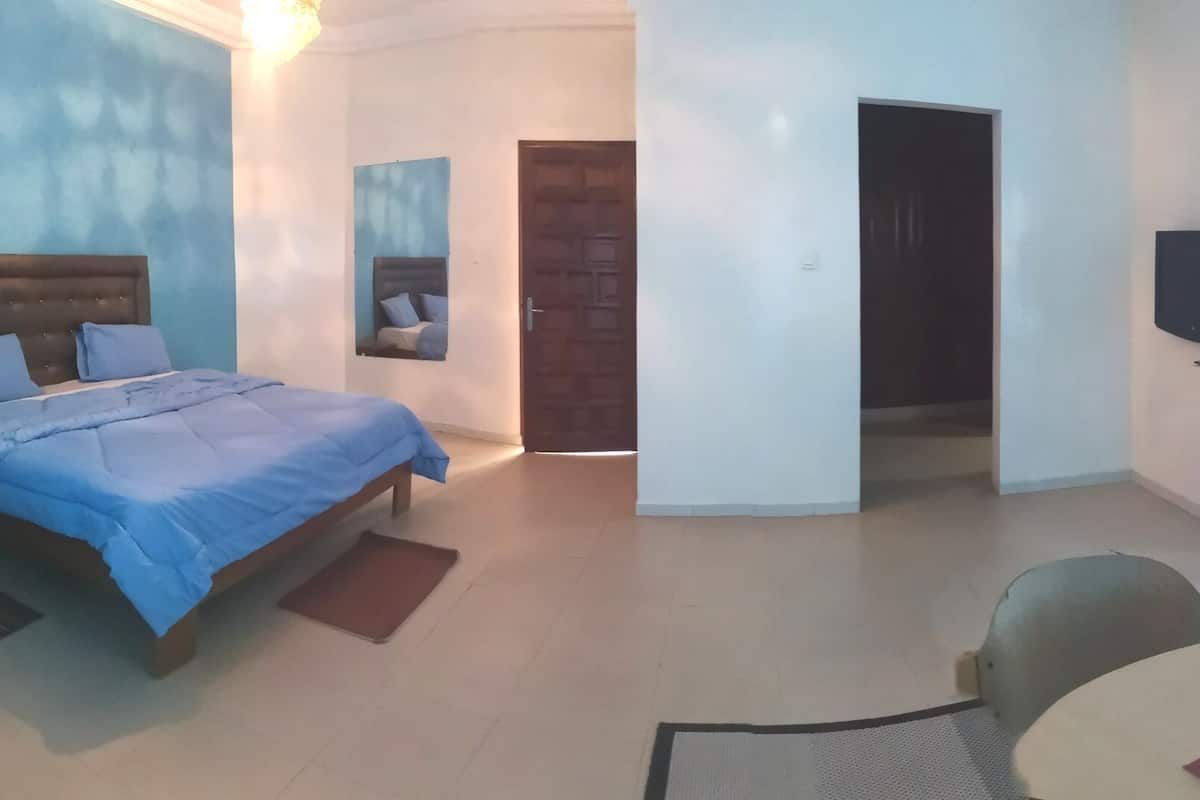 Senior Studio Suite, Bathtub (Bleue) | Room amenity