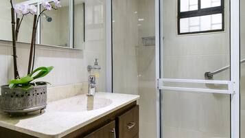 Apartment, 4 Bedrooms | Bathroom | Shower