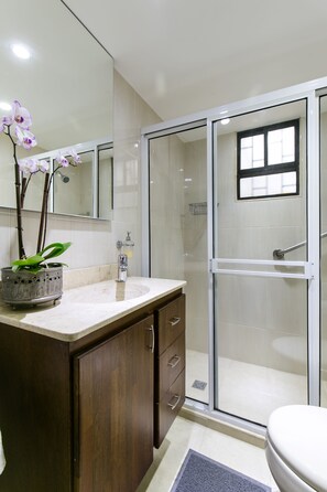 Apartment, 4 Bedrooms | Bathroom