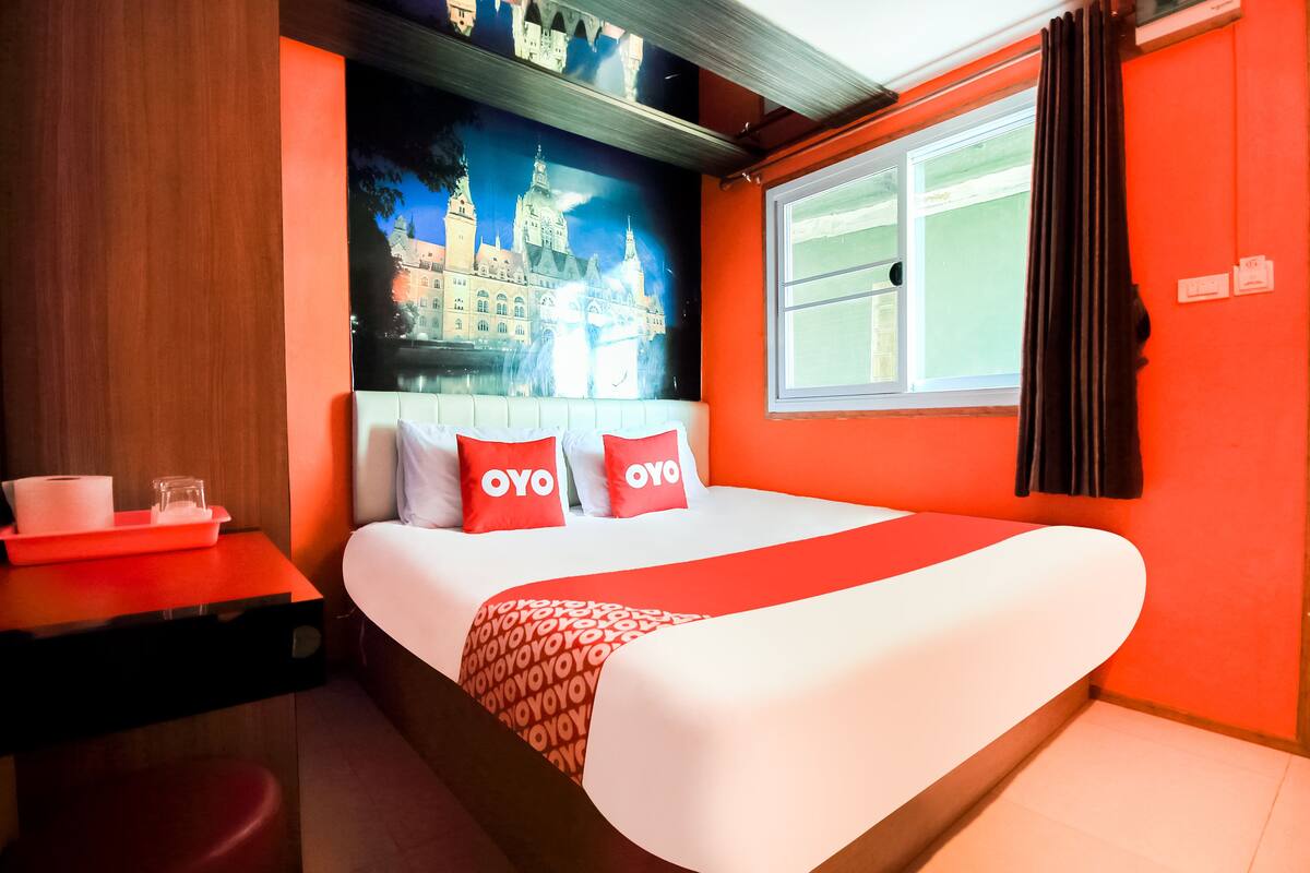 Habitación doble estándar | Escritorio, insonorización, wifi gratis y ropa de cama