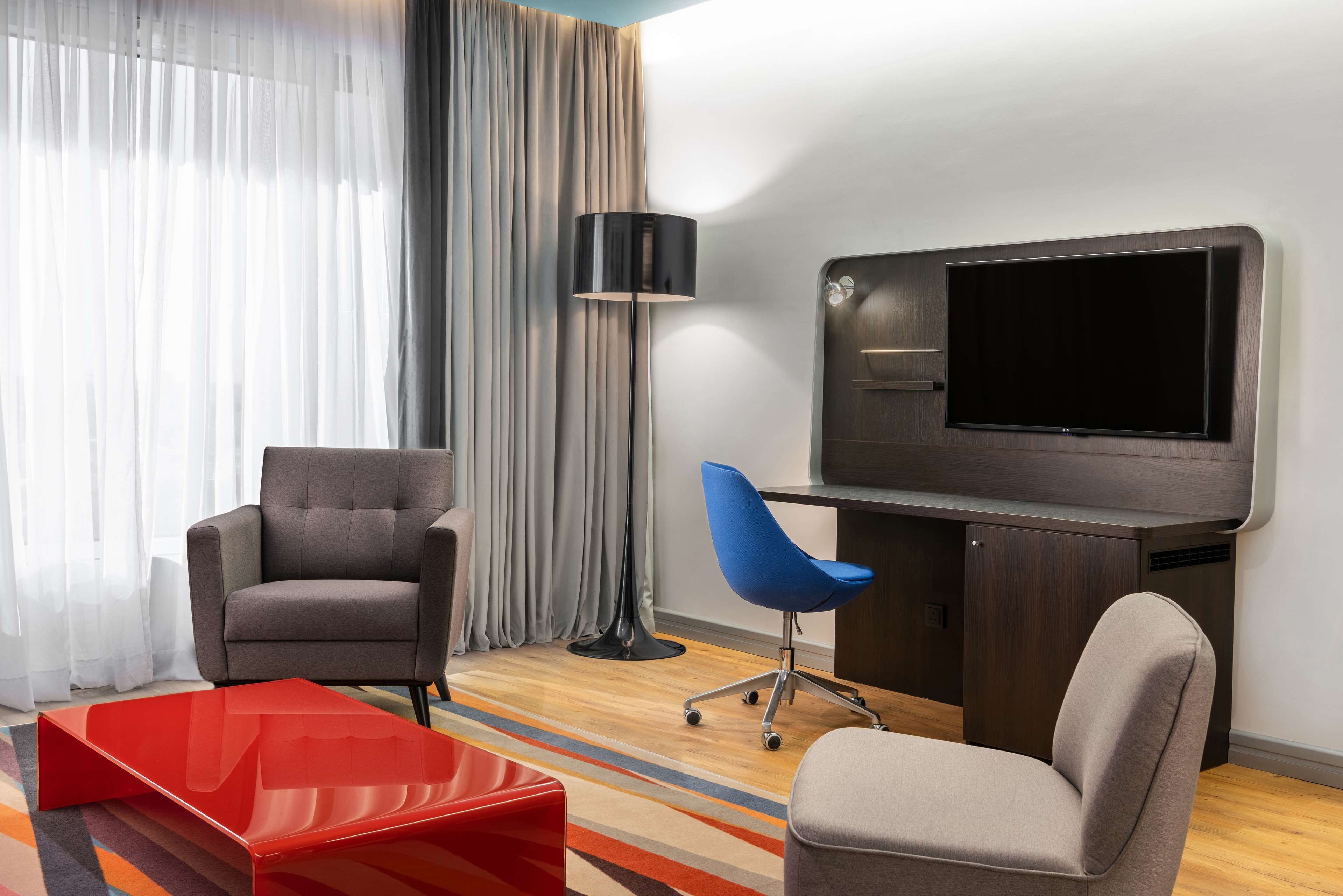 1 bedroom, premium bedding, down duvets, minibar