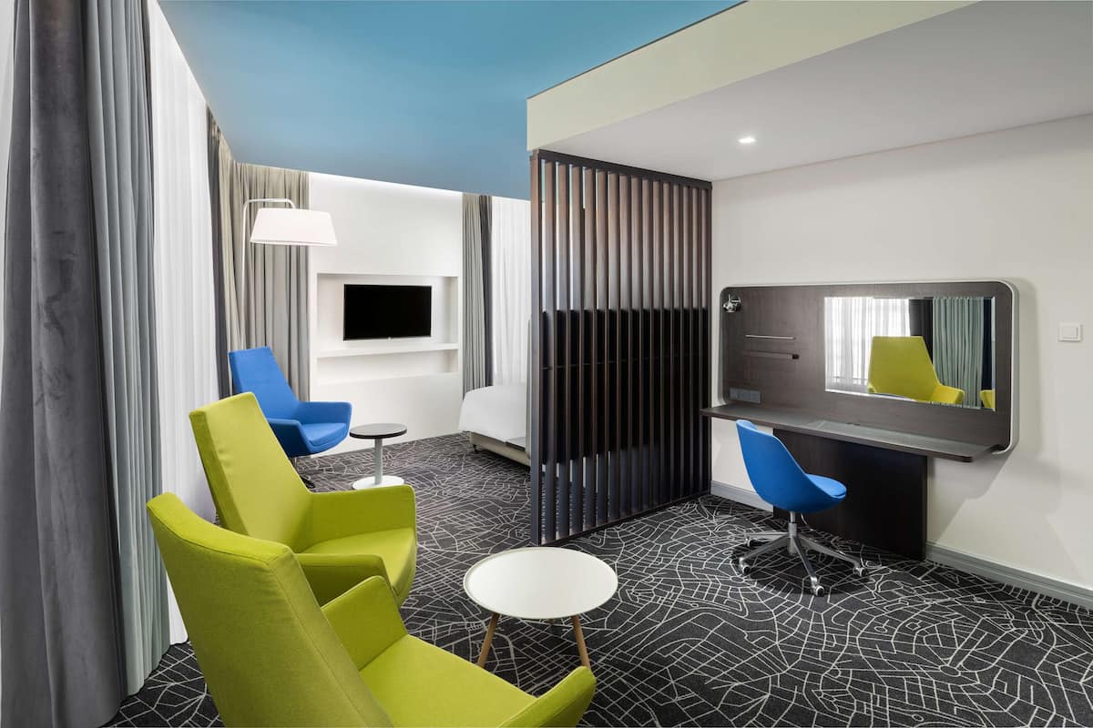 1 bedroom, premium bedding, down duvets, minibar