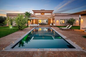 Outdoor pool - Villa Salamouni (Oulad Hassoune)