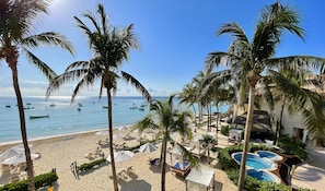 Elite Junior Suite | 1 bedroom, in-room safe, blackout curtains, iron/ironing board