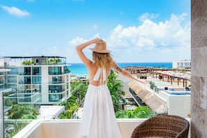 Luxurious Grand Master Suite, Partial Ocean View | Vistas al mar