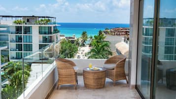Luxurious Grand Master Suite, Partial Ocean View | Vista para praia/oceano