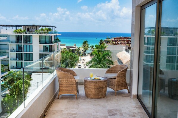 Luxurious Grand Master Suite, Partial Ocean View | Vue sur la plage/l’océan
