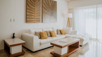 Luxurious Master Suite | Coin séjour