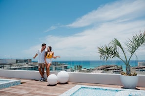 2 bars/lounges, rooftop bar