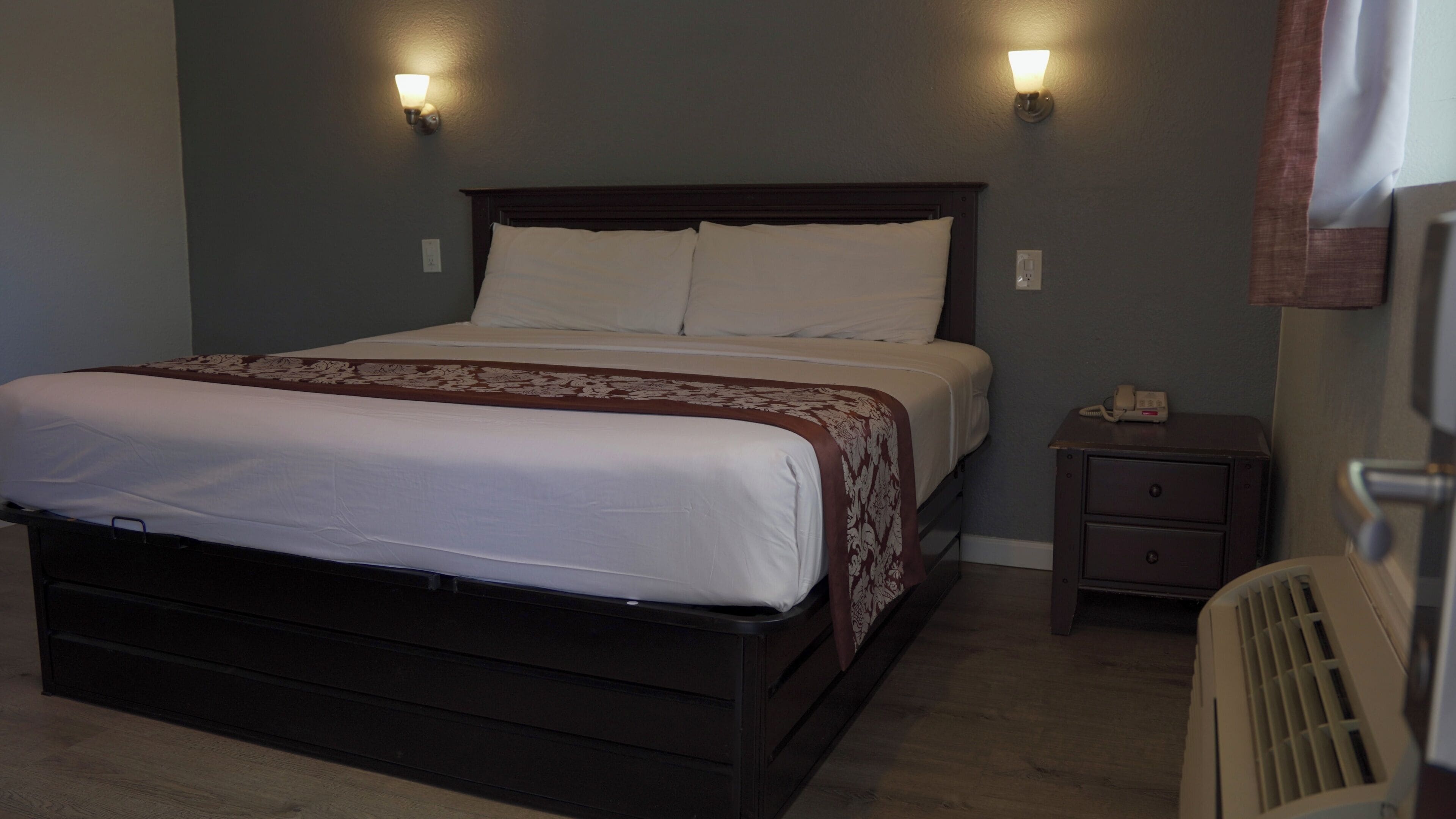 Habitación Deluxe, 1 cama King size, regadera para personas con discapacidad, para no fumadores | Wifi gratis y ropa de cama 