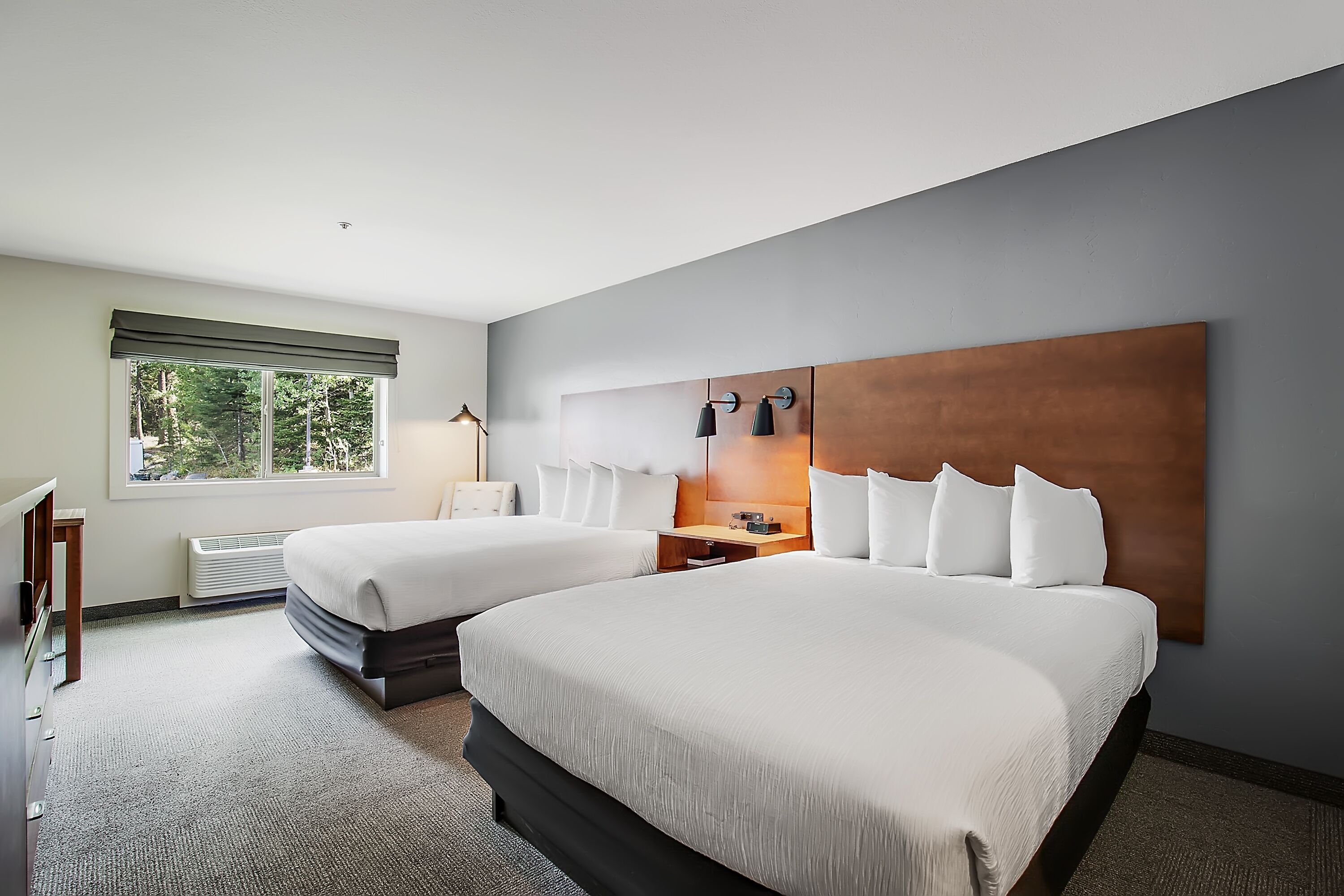 Habitación ejecutiva, 2 camas Queen size | Ropa de cama de alta calidad y escritorio 