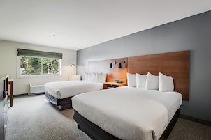 Habitación ejecutiva, 2 camas de matrimonio | Ropa de cama de alta calidad y escritorio