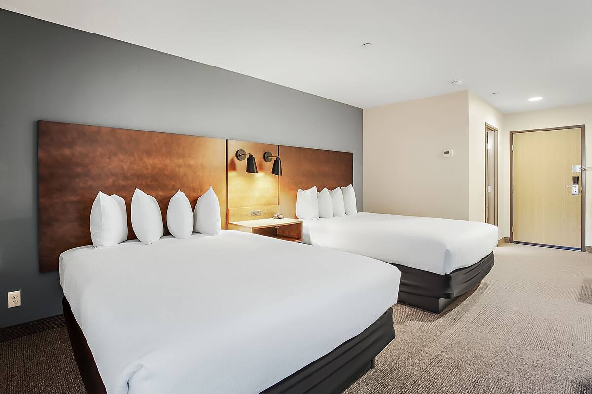 executive suite, multiple beds | premium bedding, desk, laptop workspace, iron/ironing board