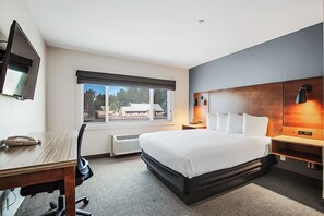 Executive Suite, Multiple Beds | Premium bedding, desk, laptop workspace, iron/ironing board