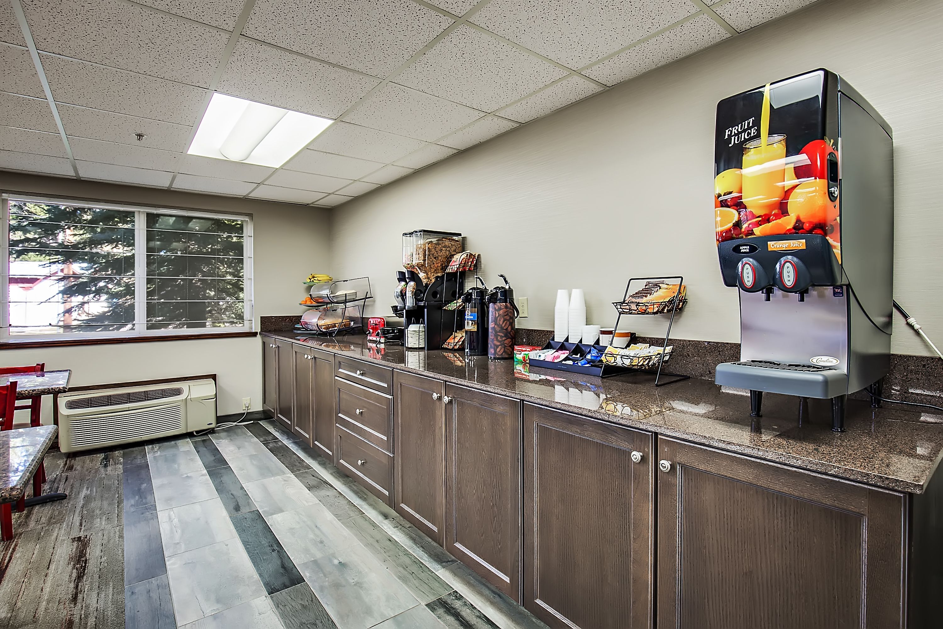 free daily continental breakfast