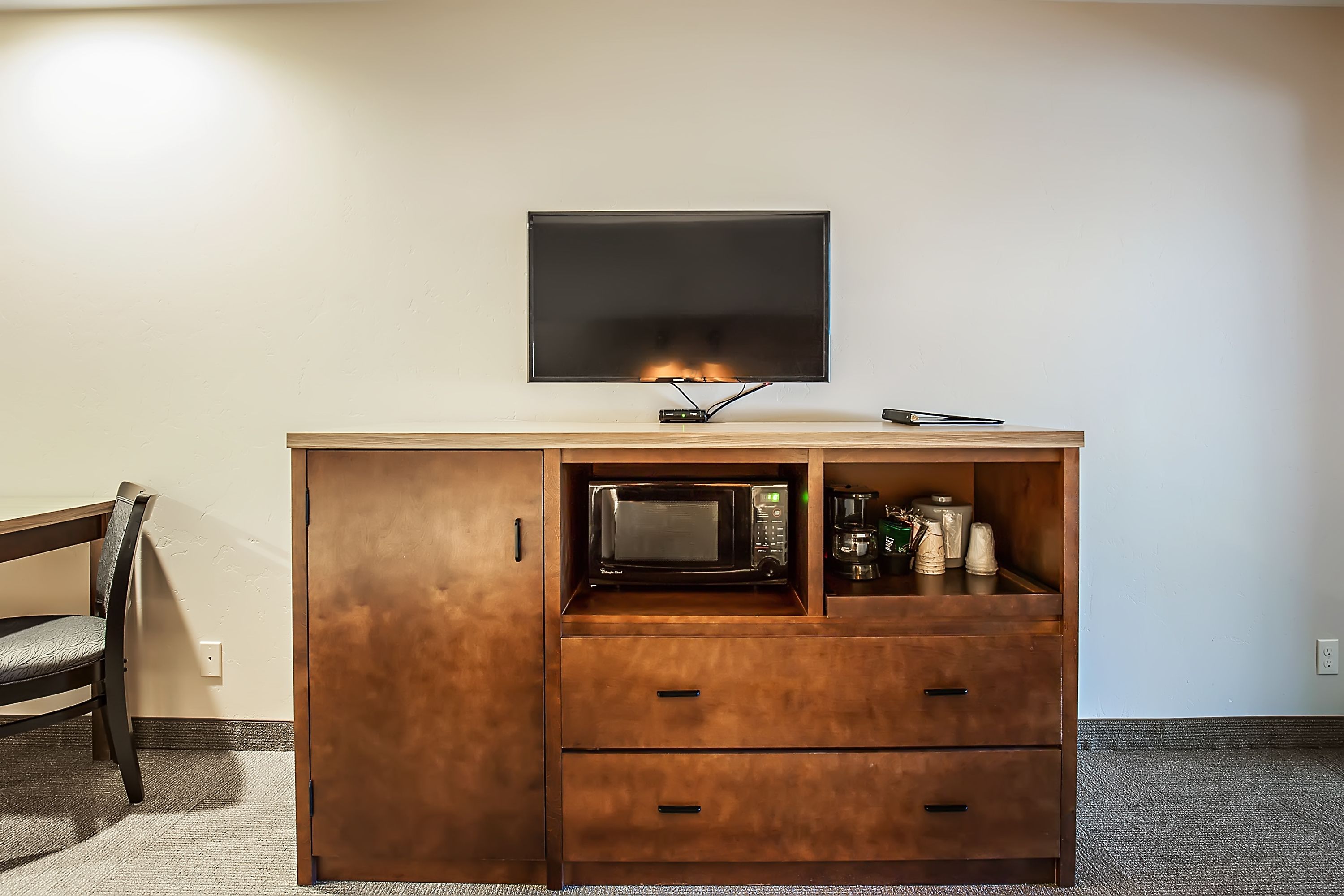 executive room, 2 queen beds | living area | led tv