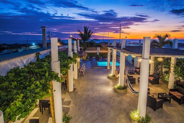 Outdoor spa tub - Hotel La Ría Playas (Playas)