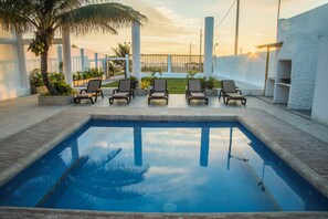 Outdoor spa tub - Hotel La Ría Playas (Playas)