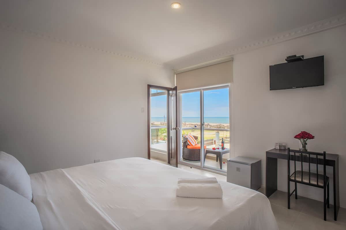 Habitación con vista al mar - 1 cama extra grande - Solo adultos | ستائر تعتيم ومكواة/لوح كي وواي فاي مجانًا وملاءات أسرّة